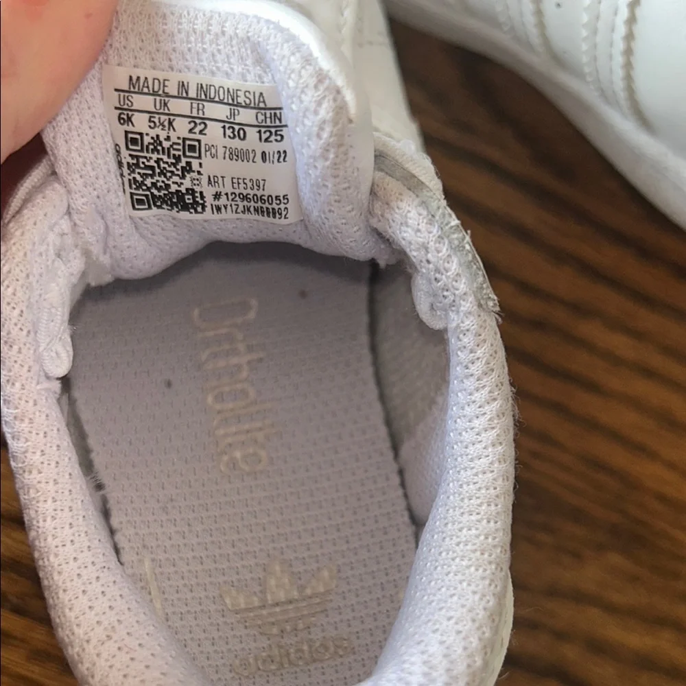 adidas Kids White Sneakers Infant Baby Size 6 Shoes Trainers Unisex 3 Stripes
